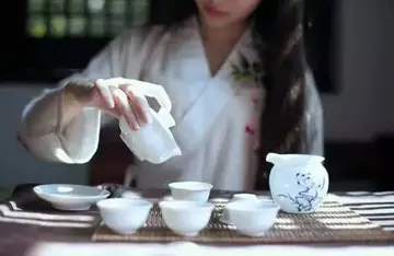 女人品茶的优雅句子文案