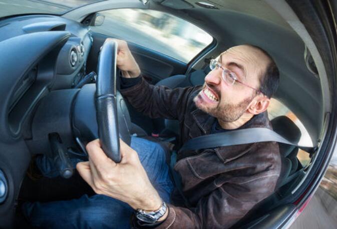 发自己开车的说说文案