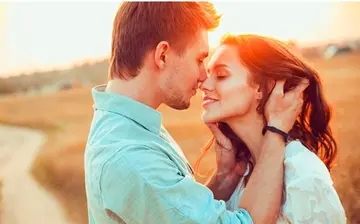 跟男朋友秀恩爱的朋友圈