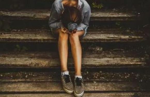 被爱情伤到心痛的句子文案