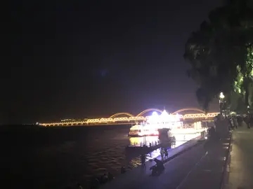 江边夜景的心情说说文案