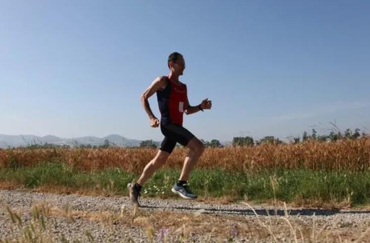 刚跑完步发朋友圈的文案