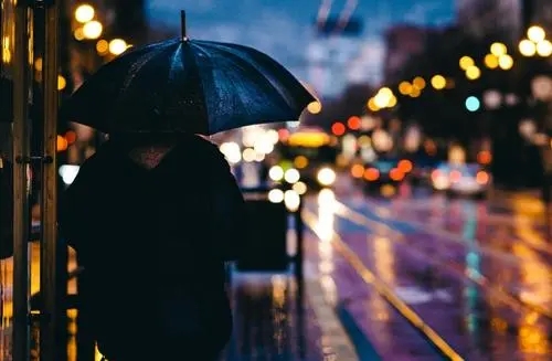 形容下班很晚的句子文案