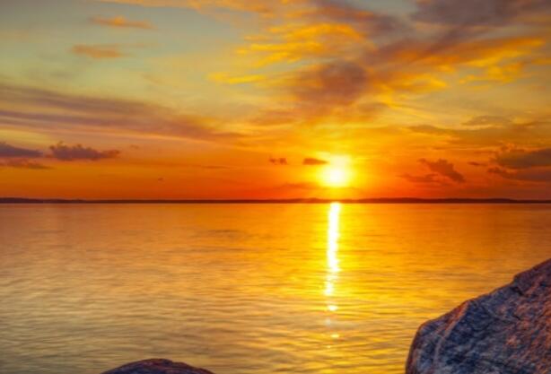 描述在海边心情很好的句子文案