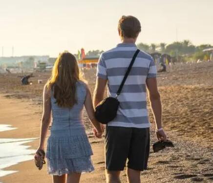 和老公出去玩的幽默说说文案