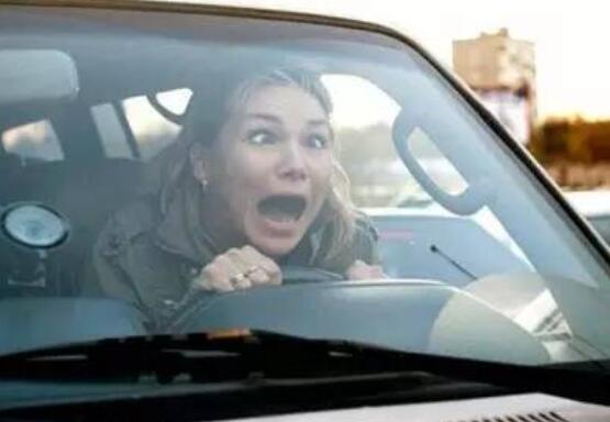 形容女司机的搞笑句子文案