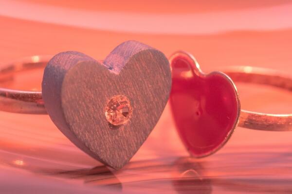 朋友圈发结婚请柬配文