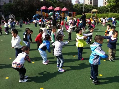 操场上真热闹写一段话