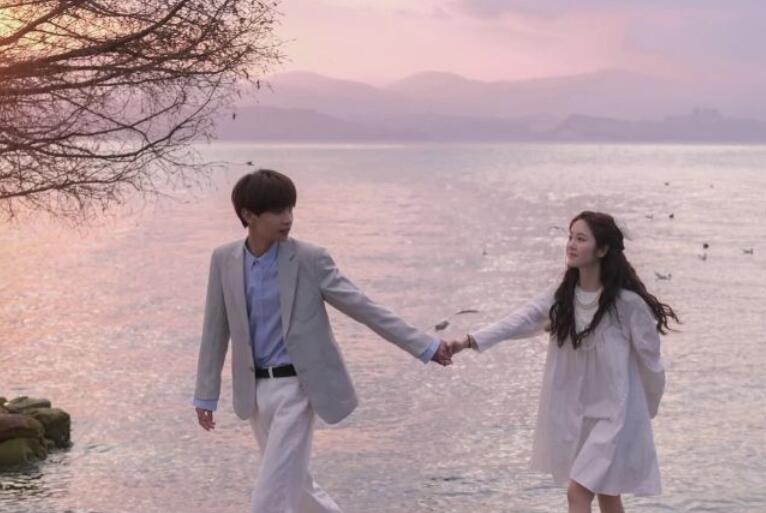 情侣发说说的句子文案简单干净