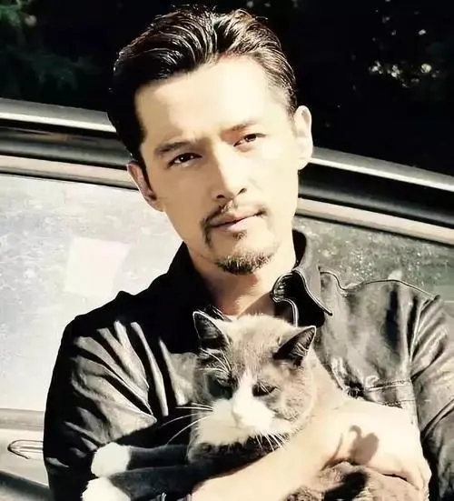 形容男人成熟有魅力的句子文案