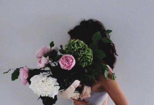 一个人悄悄看哭的短句