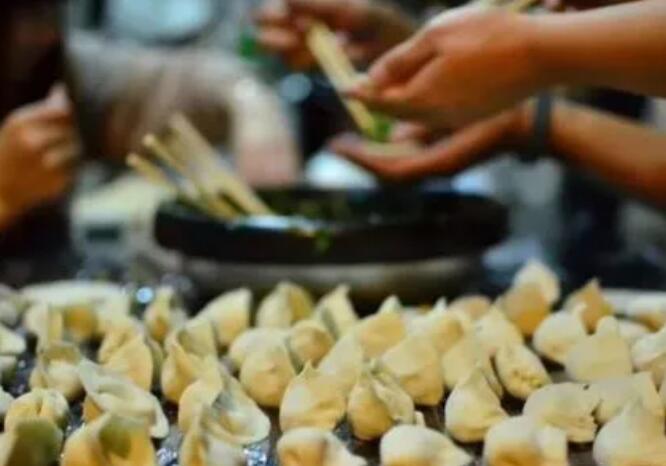 发朋友圈吃饺子的说说文案