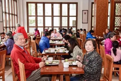 惬意的养老的诗句文案