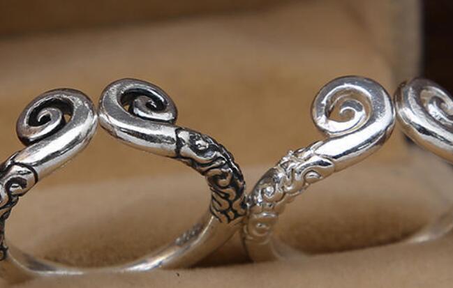 情侣对戒发朋友圈的话