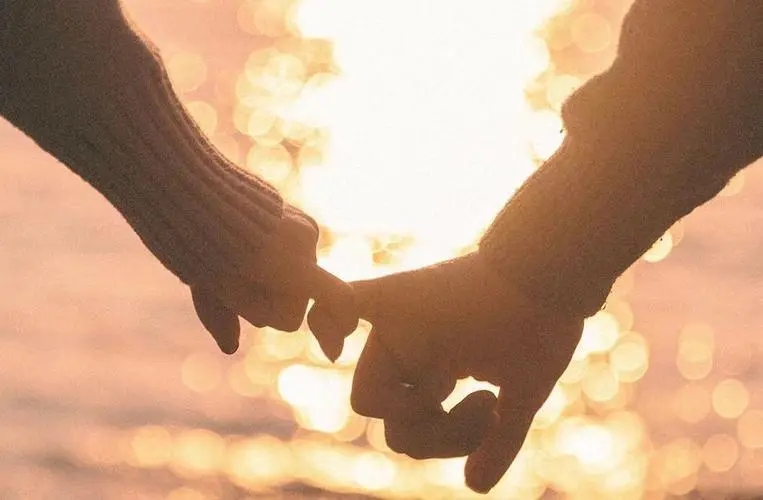 浪漫的8个字爱情短句