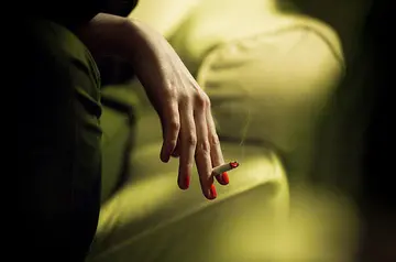 不堪一击的感情句子文案