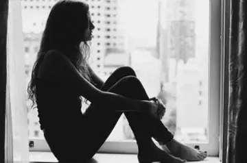 用神态描写疼痛难忍的句子文案