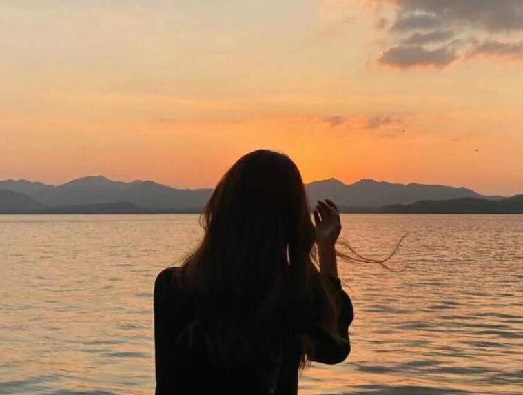 女生努力向上正能量的句子文案