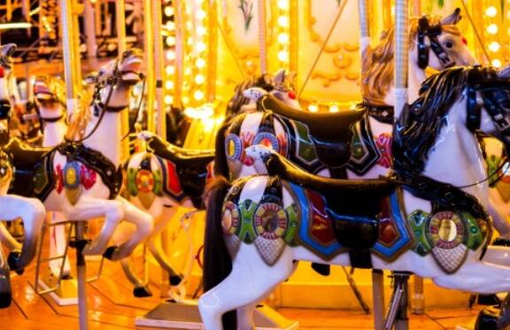 描写旋转木马的句子文案