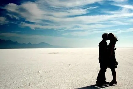 突然想找个情人的说说文案