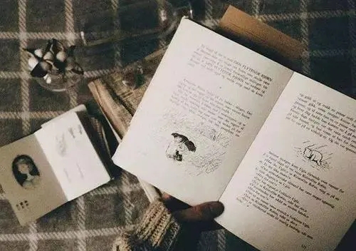 现实社会只有利益的句子文案