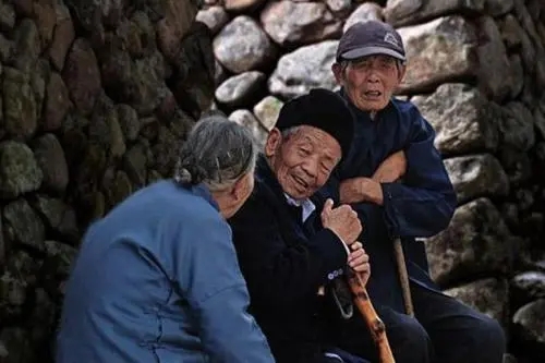 描写老人的句子文案摘抄