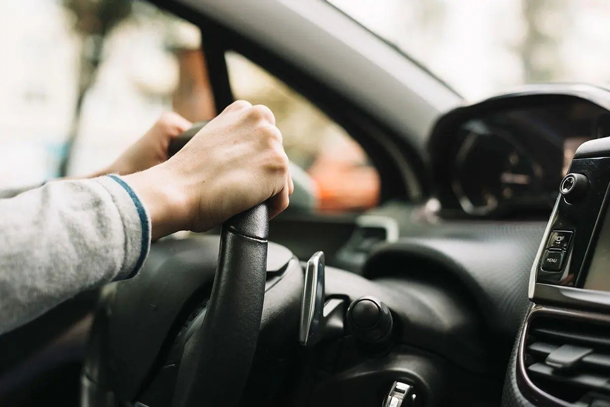 开车到家却不下车的句子文案