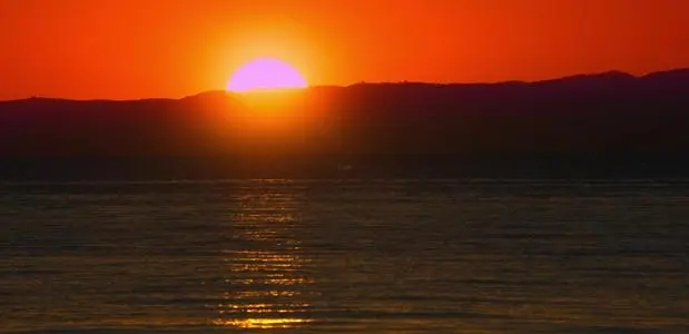 日落湖面的诗句文案