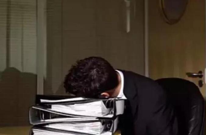 关于加班的精辟诗句文案