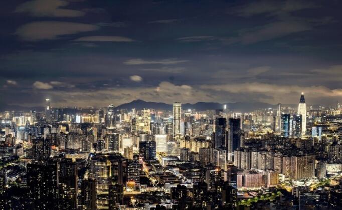 形容夜晚街头的句子文案