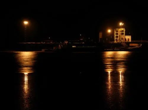 形容江边夜景的句子文案