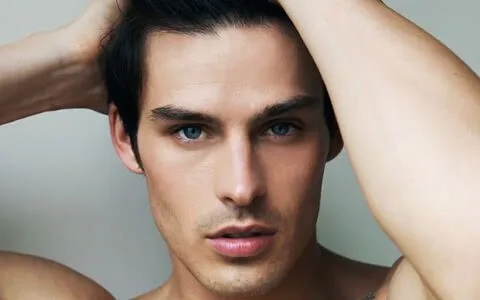 夸赞男人聪慧的句子文案