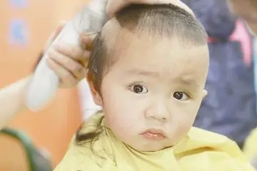 孩子第一次剃头发的说说文案