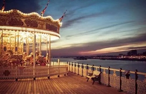 坐旋转木马的朋友圈说说文案