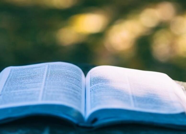 委屈到哭的说说文案可怜