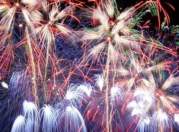 描写烟花的排比句子文案