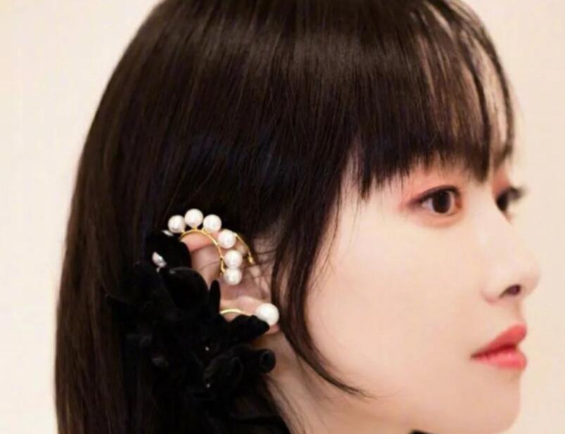 描写耳朵的一段话