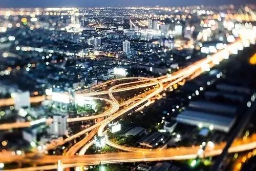 描写城市繁华景象的句子文案