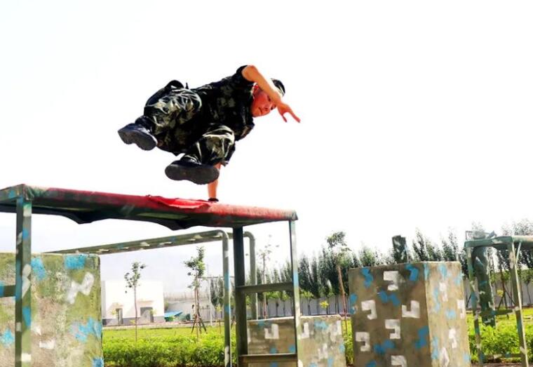 当兵刻苦训练的句子文案