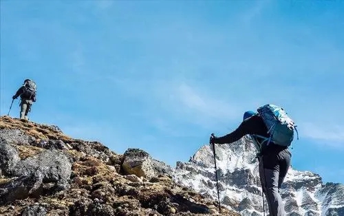 爬山正能量的句子文案经典