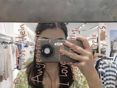 晒自己新发型的朋友圈