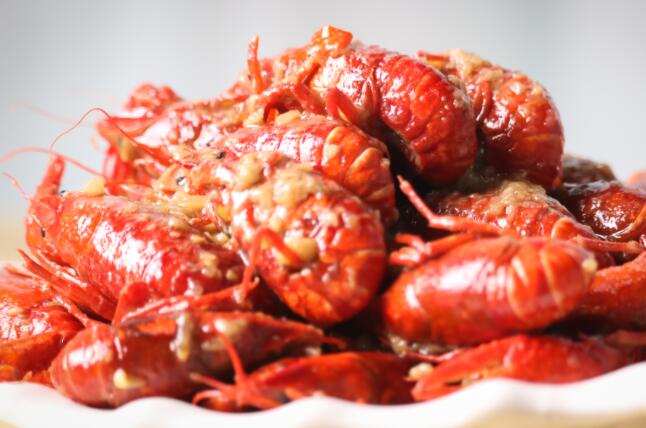 描写吃龙虾美味的句子文案