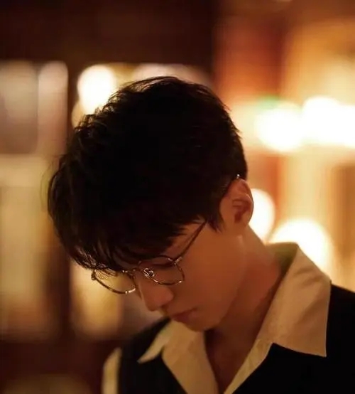 赞美帅哥的幽默句子文案