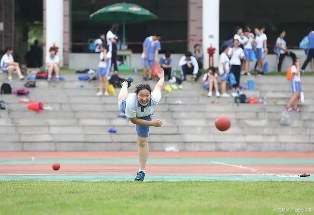 女儿体育中考满分发朋友圈