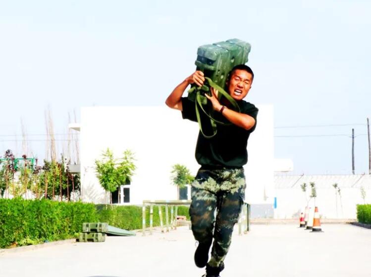 当兵刻苦训练的句子文案