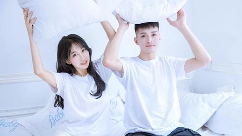 晚上和女朋友聊幽默感的句子文案