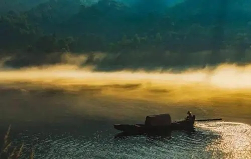 描写山水的一段话20字