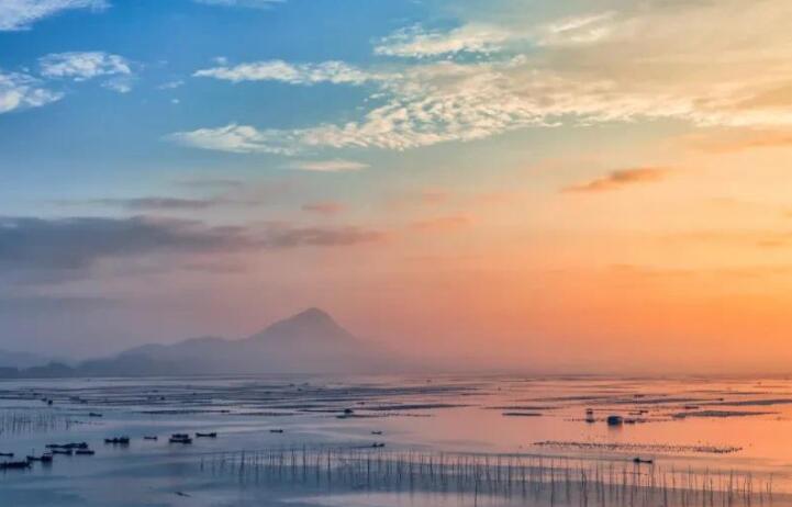 赞美晚霞的诗句文案李白