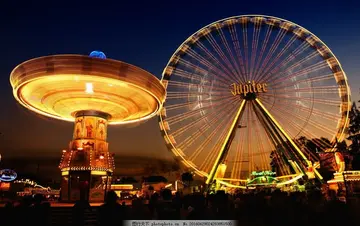 描写伙伴玩摩天轮的一段话