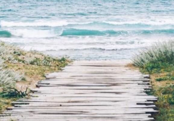 无聊看电视的说说句子文案